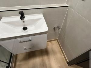 Pronájem bytu 1+1, Ústí nad Labem - Severní Terasa, Kmochova, 33 m2