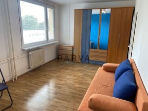 Pronájem bytu 1+kk, Praha - Kobylisy, Šimůnkova, 31 m2