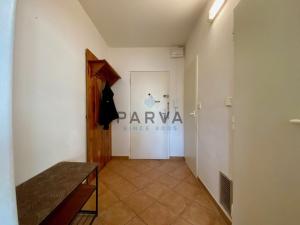 Pronájem bytu 1+kk, Praha - Kobylisy, Šimůnkova, 31 m2
