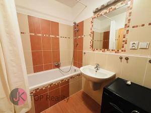 Pronájem bytu 2+kk, Praha - Dubeč, Nad mlýnským potokem, 57 m2