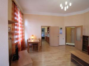 Pronájem bytu 2+1, Karlovy Vary, Zeyerova, 60 m2
