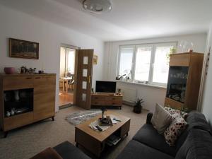 Prodej bytu 2+1, Karlovy Vary, Krymská, 54 m2