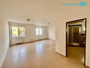 Pronájem kanceláře, Karlovy Vary, Závodu míru, 40 m2