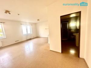 Pronájem bytu 1+kk, Karlovy Vary, Závodu míru, 40 m2