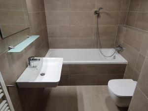 Pronájem bytu 1+kk, Praha - Holešovice, U průhonu, 36 m2