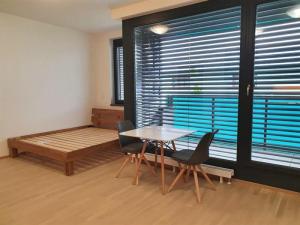 Pronájem bytu 1+kk, Praha - Holešovice, U průhonu, 36 m2