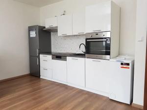 Pronájem bytu 2+kk, Statenice, U Velazu, 47 m2