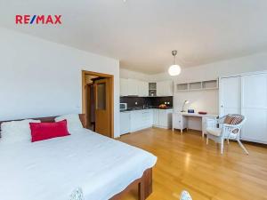 Pronájem bytu 1+kk, Praha - Kunratice, Velké Kunratické, 34 m2