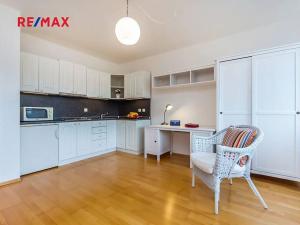 Pronájem bytu 1+kk, Praha - Kunratice, Velké Kunratické, 34 m2