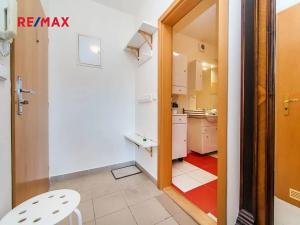 Pronájem bytu 1+kk, Praha - Kunratice, Velké Kunratické, 34 m2
