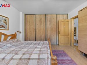 Prodej bytu 3+1, Karlovy Vary, Bulharská, 72 m2