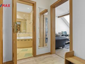 Prodej bytu 3+1, Karlovy Vary, Bulharská, 72 m2
