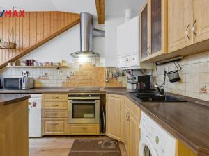 Prodej bytu 3+1, Karlovy Vary, Bulharská, 72 m2