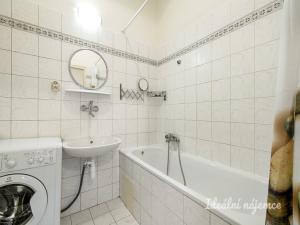 Pronájem bytu 1+kk, Praha - Košíře, Plzeňská, 35 m2