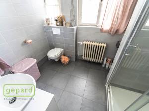 Prodej podílu 1/2 rodinného domu, Praha - Malešice, Káranská, 225 m2