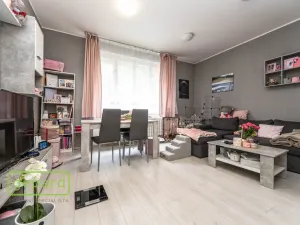 Prodej podílu 1/2 rodinného domu, Praha - Malešice, Káranská, 225 m2