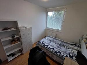 Pronájem bytu 2+kk, Praha - Bohnice, Hlivická, 32 m2