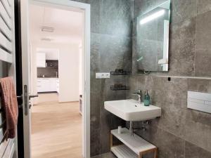 Pronájem bytu 2+kk, Praha - Nusle, V Horkách, 57 m2