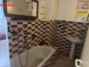 Prodej rodinného domu, Roštění, 400 m2