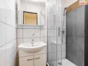 Prodej bytu 3+1, Karlovy Vary - Stará Role, Okružní, 65 m2