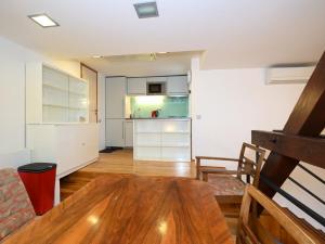 Pronájem bytu 2+kk, Praha - Dejvice, Srbská, 66 m2
