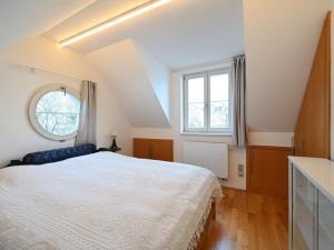 Pronájem bytu 2+kk, Praha - Dejvice, Srbská, 66 m2