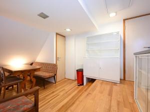 Pronájem bytu 2+kk, Praha - Dejvice, Srbská, 66 m2