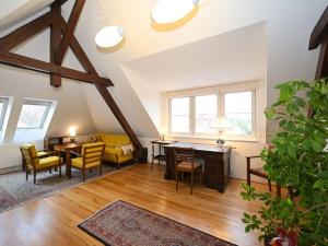 Pronájem bytu 2+kk, Praha - Dejvice, Srbská, 66 m2