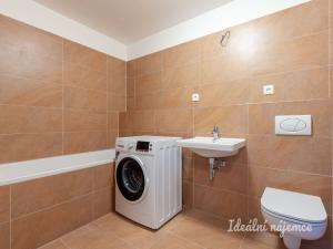 Pronájem bytu 1+kk, Praha - Letňany, Škrábkových, 43 m2
