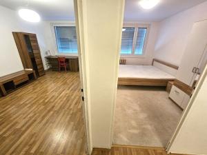 Pronájem bytu 2+kk, Praha, Píškova, 45 m2