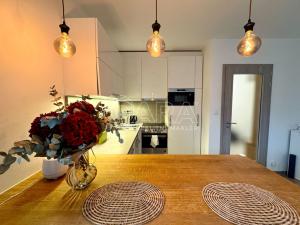 Pronájem bytu 2+kk, Praha, Kačírkova, 55 m2