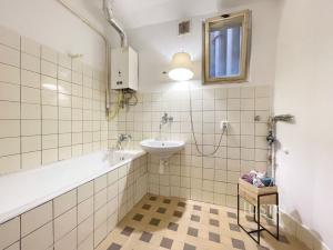 Prodej bytu 3+1, Praha, Biskupcova, 83 m2