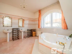 Prodej komerčního pozemku, Praha - Šeberov, K Hrnčířům, 2233 m2