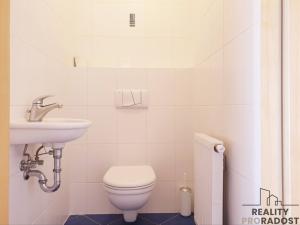 Pronájem bytu 2+kk, Praha, Schwarzenberská, 75 m2
