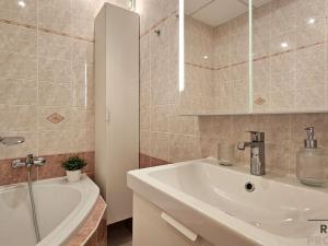 Pronájem bytu 2+kk, Praha, Seydlerova, 48 m2