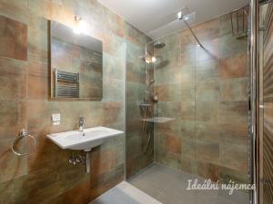 Pronájem bytu 2+kk, Praha - Bubeneč, Čs. armády, 51 m2