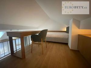 Pronájem bytu 1+kk, Praha - Vršovice, Bartoškova, 40 m2