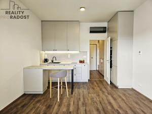 Pronájem bytu 1+kk, Brno, Komárovská, 40 m2