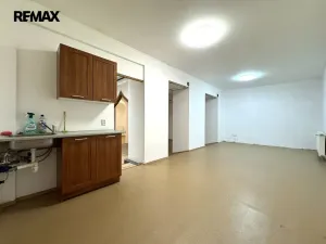 Pronájem obchodního prostoru, Olomouc, Šemberova, 99 m2
