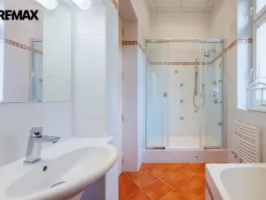 Pronájem bytu 4+1, Karlovy Vary, Jaltská, 108 m2