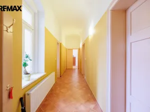 Pronájem bytu 4+1, Karlovy Vary, Jaltská, 108 m2