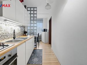 Prodej bytu 3+1, Karlovy Vary - Drahovice, Vítězná, 74 m2