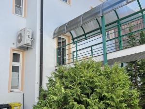 Pronájem obchodního prostoru, Hradec Králové, Československé armády, 47 m2