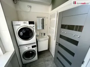 Pronájem bytu 2+1, Karlovy Vary, Jízdárenská, 60 m2