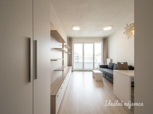 Pronájem bytu 1+kk, Praha - Vršovice, Novgorodská, 37 m2