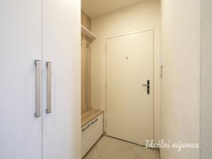 Pronájem bytu 1+kk, Praha - Vršovice, Novgorodská, 37 m2
