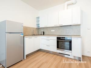 Pronájem bytu 2+kk, Praha - Prosek, Čakovická, 43 m2