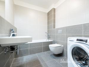 Pronájem bytu 2+kk, Praha - Prosek, Čakovická, 43 m2
