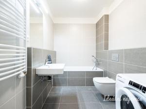 Pronájem bytu 2+kk, Praha - Prosek, Čakovická, 43 m2