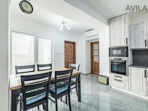 Prodej vícegeneračního domu, Benešov, Masarykovo náměstí, 256 m2